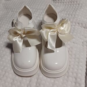 Chic White Platform Shoes with Satin Bow 7 1/2